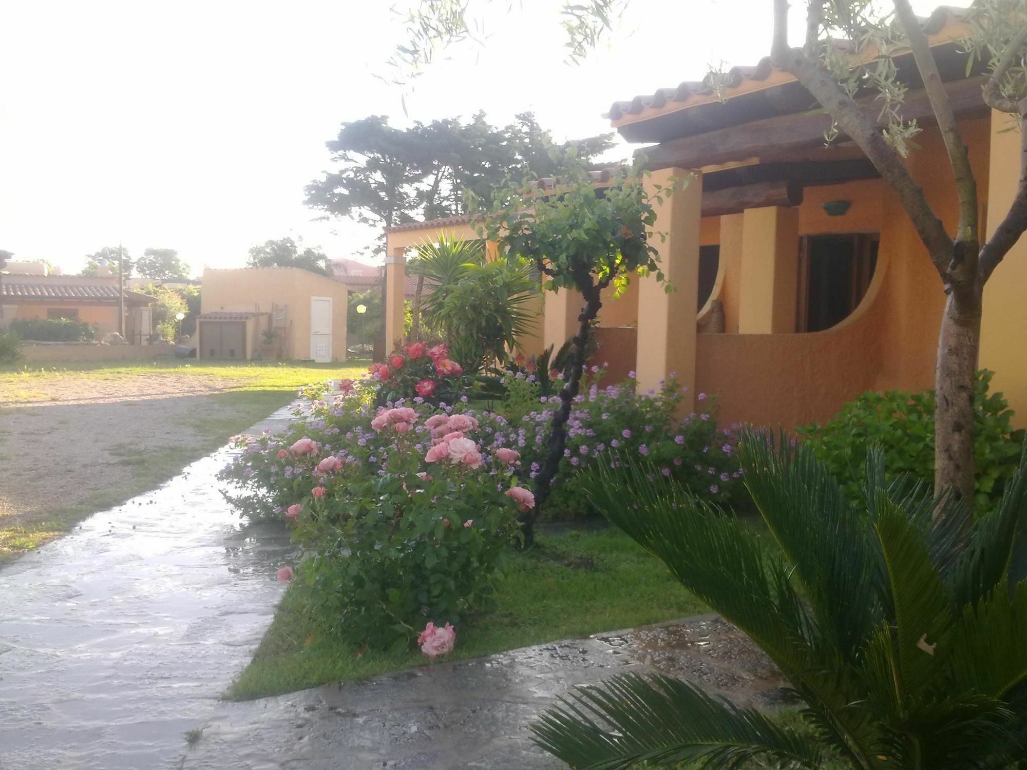 Residence La Pineta Budoni Esterno foto